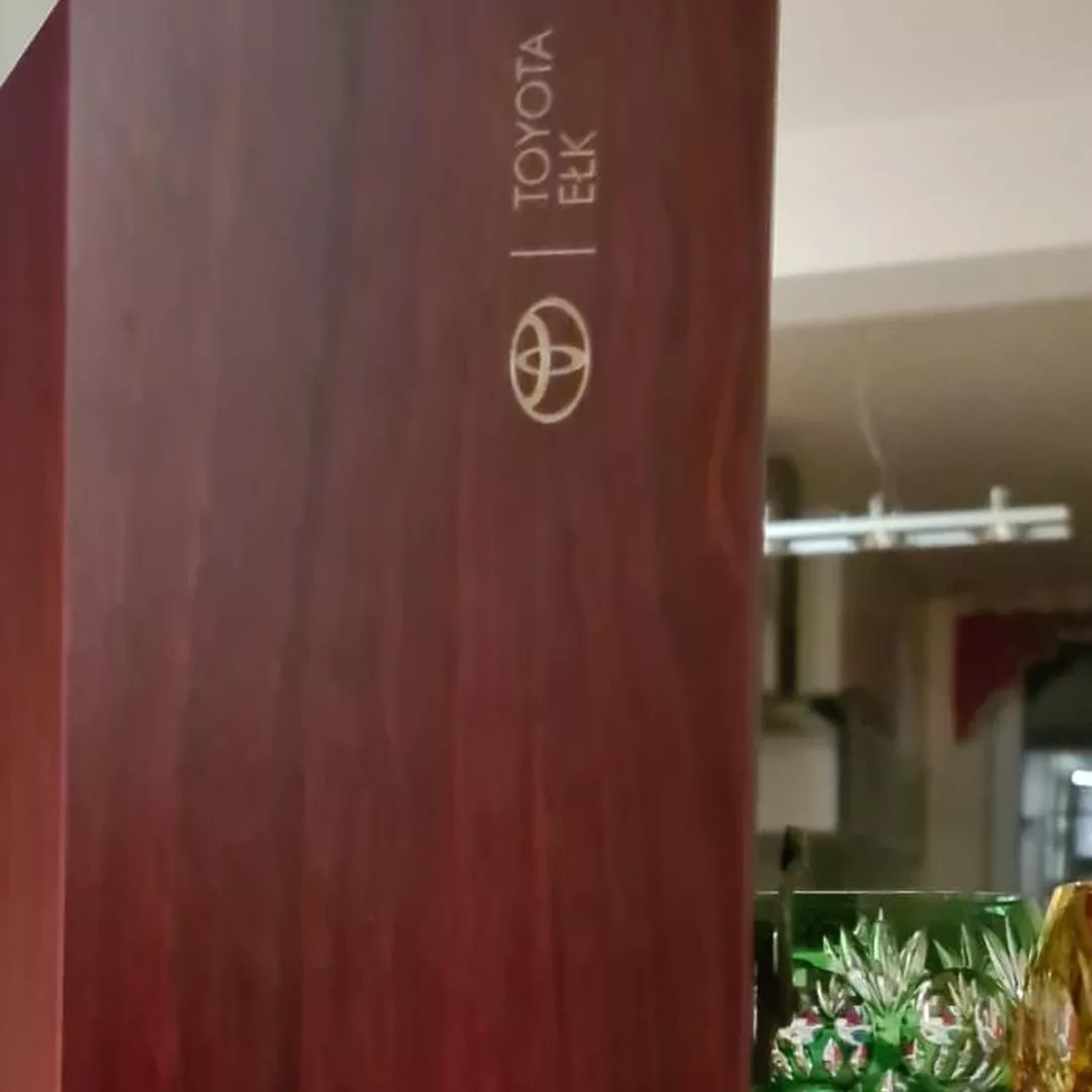 Wyjątkowy prezent w rękach Marcina Millera! Czy gwiazdor disco polo zdecyduje się go otworzyć?!